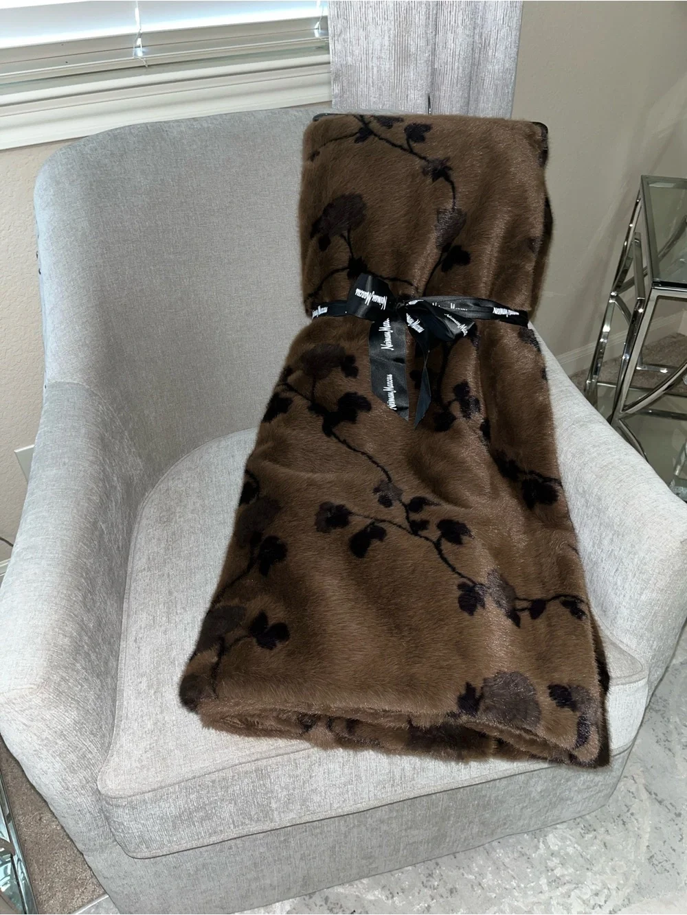 1-NWT NEIMAN MARCUS LUXURY CHERRY BLOSSOMS DESIGN FAUX MINK FUR THROW BLANKET